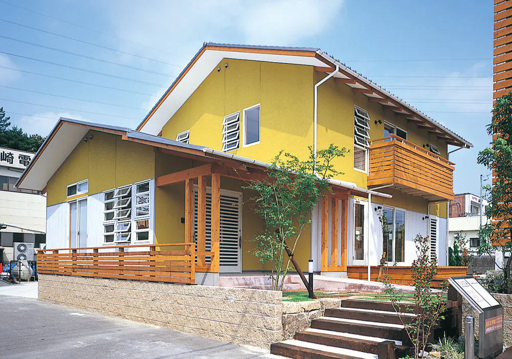 檸檬色の外壁 西城建設 モデルハウス 