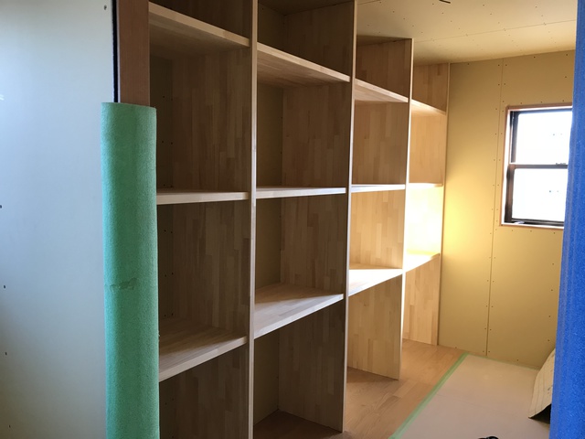 たっぷり収納､壁面の特注家具
