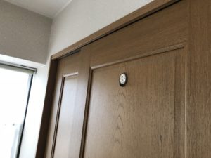 豊田市 リフォームで動きが悪くなった引き戸を軽い吊り戸に