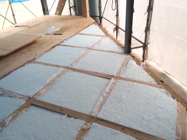 豊田市 鉄骨造大規模リフォーム　断熱工事中