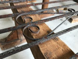 安城市 リフォームでアンティークなドアを取り付け