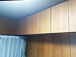 豊田市 リフォームで洋室に吊戸棚を設置