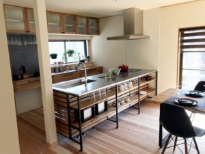 豊田市の平屋建てリノベーションハウス　おしゃれなキッチン