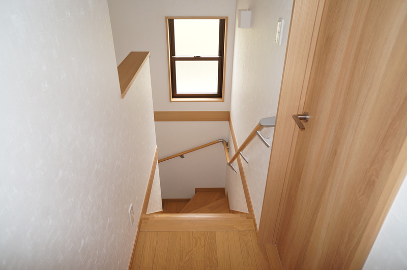 木造2階建　片流れ屋根新築