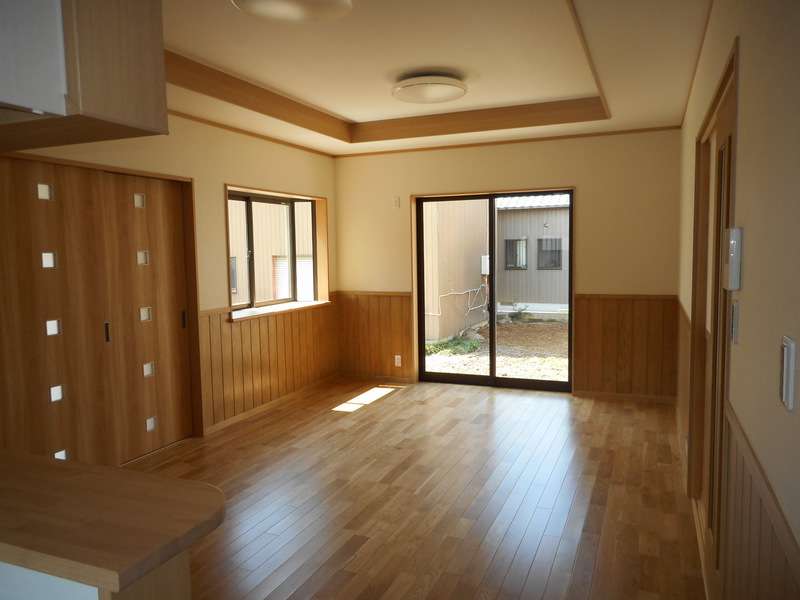 いぶし瓦に化粧垂木の霧除け､落ち着いた和風のお家ができました