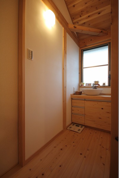 天窓のある解放感に満ち溢れた家