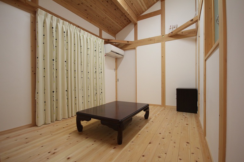 天窓のある解放感に満ち溢れた家