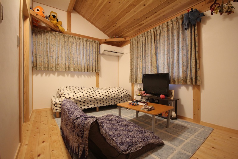 天窓のある解放感に満ち溢れた家