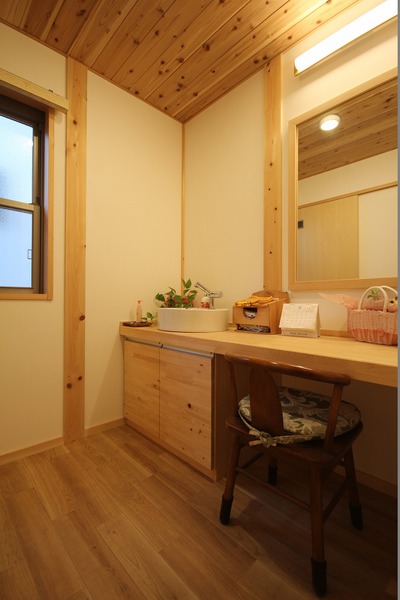 天窓のある解放感に満ち溢れた家