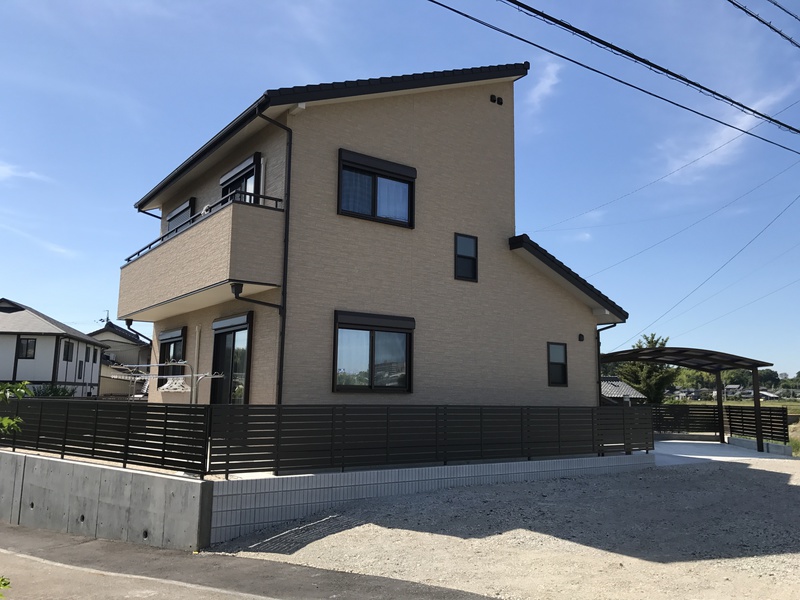 木造2階建　片流れ屋根新築