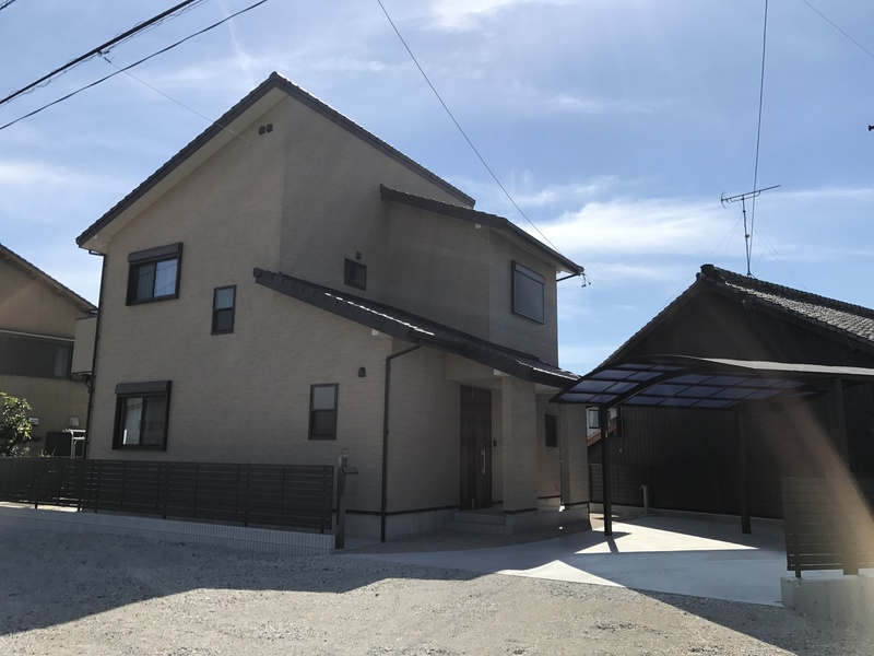木造2階建　片流れ屋根新築