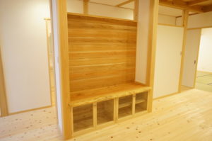 スペースに合わせて造ったTVボード