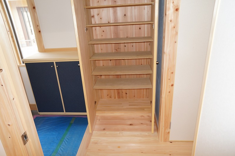 10kW超屋根全面太陽光発電の家