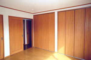 既製品のクローゼット扉