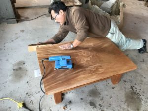 ケヤキ無垢板テーブルの仕上げ