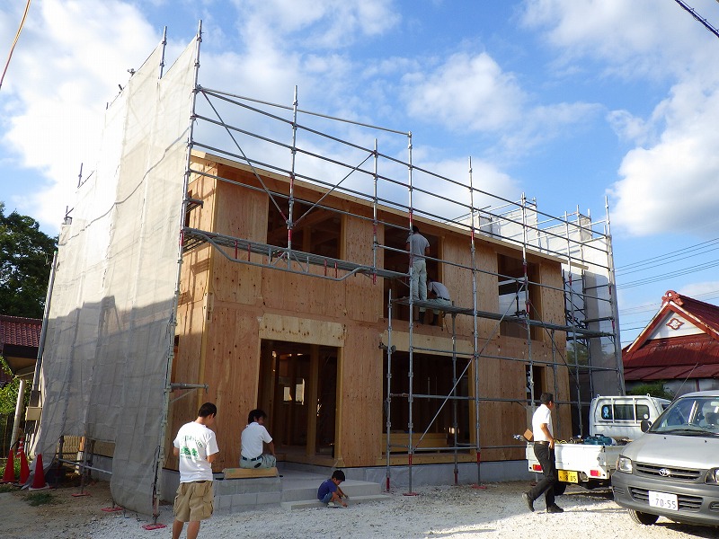 10kW超屋根全面太陽光発電の家