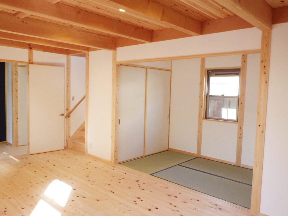 10kW超屋根全面太陽光発電の家