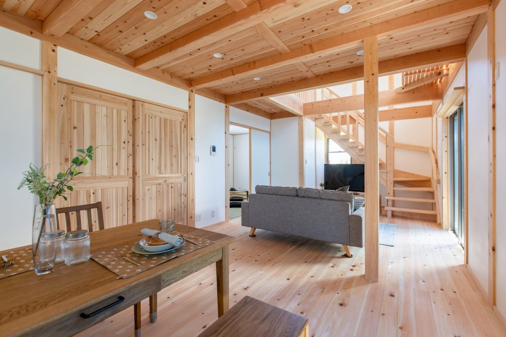 風がここち良い大きな吹き抜けのあるお家