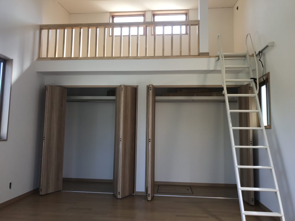 斜め天井ロフト付き子ども室離れの増築