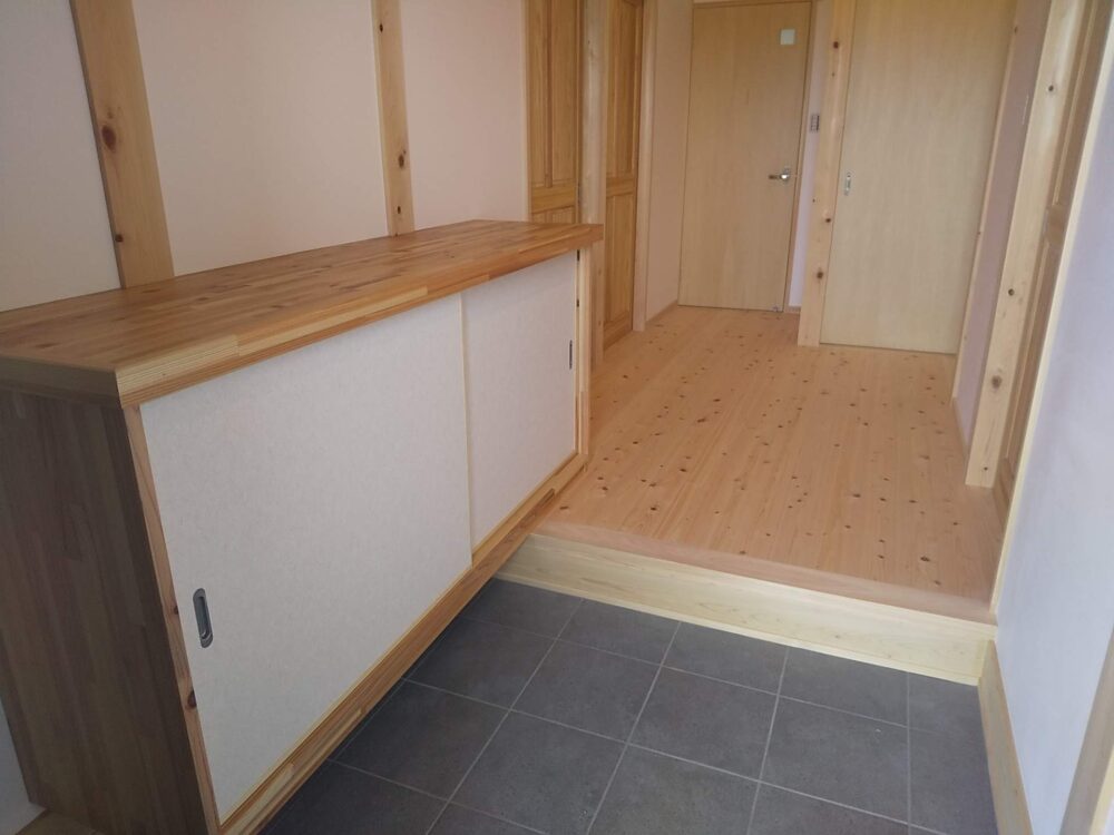 一般より広い梁間隔2間半梁(4,550)の広々LDKの住まい