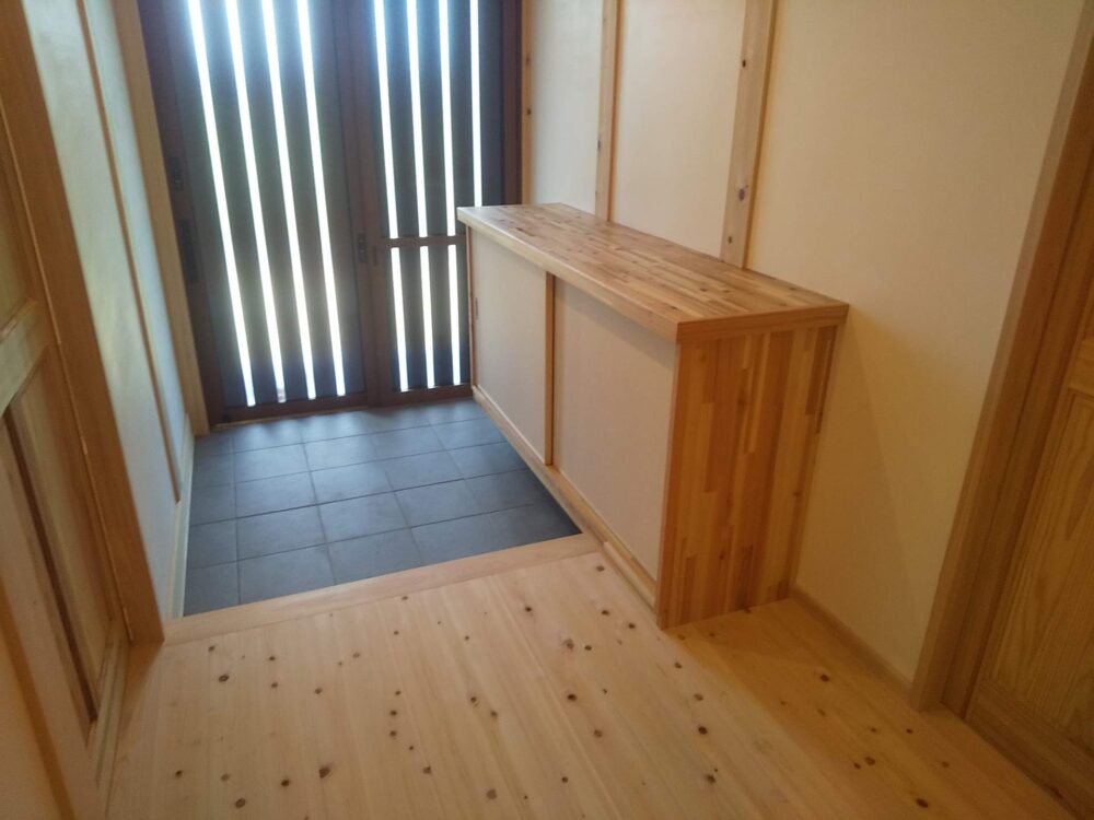 一般より広い梁間隔2間半梁(4,550)の広々LDKの住まい