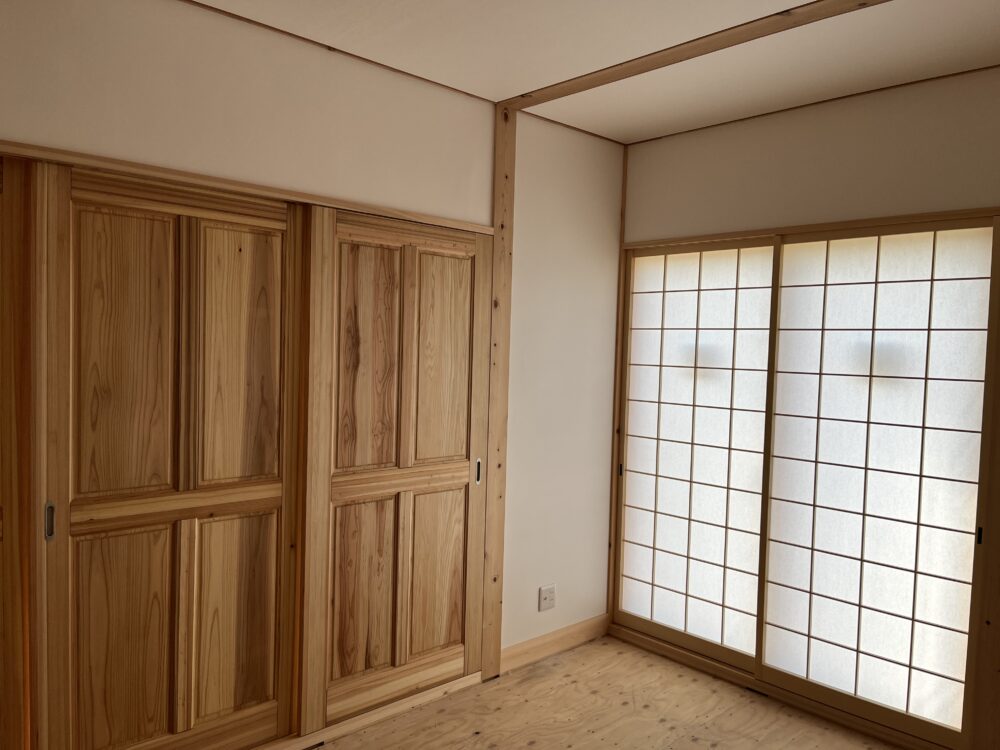 一般より広い梁間隔2間半梁(4,550)の広々LDKの住まい