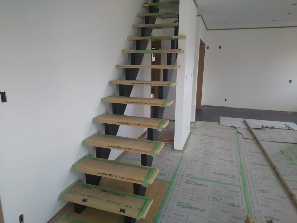 　広々LDKに階段のある家【工事完了】