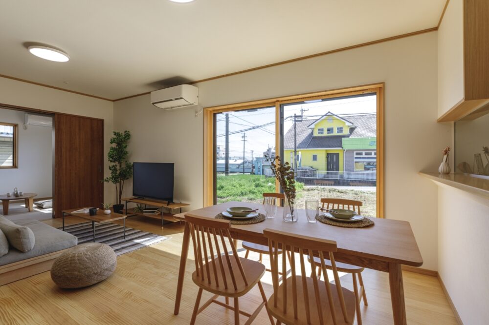 広い土間からLDKにつながる和室のある平屋