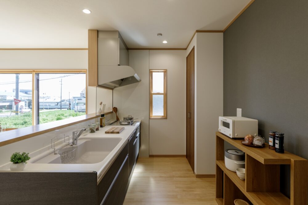 広い土間からLDKにつながる和室のある平屋