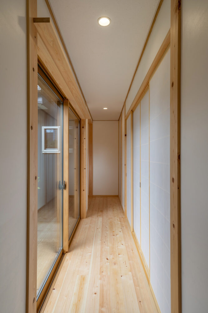 広縁に仏間付二間続きの和室のある2世帯