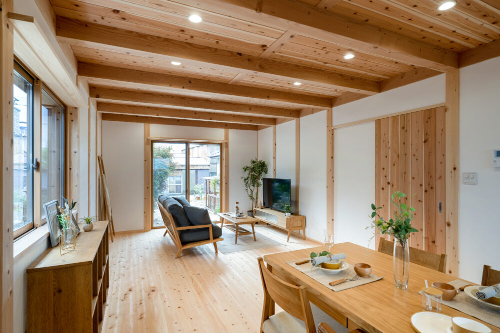 広縁に仏間付二間続きの和室のある2世帯