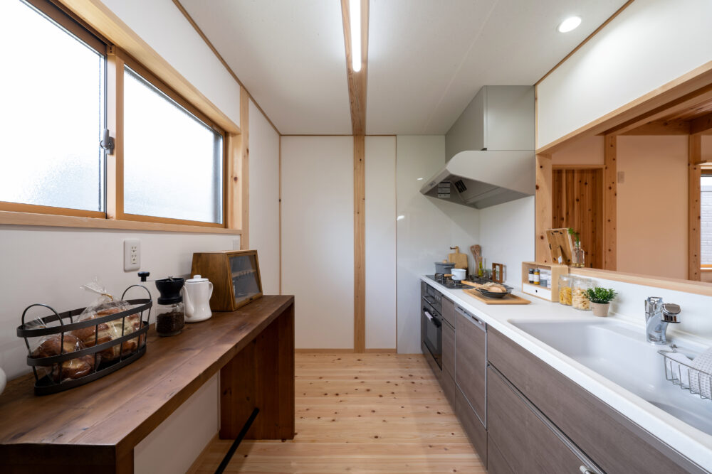 広縁に仏間付二間続きの和室のある2世帯