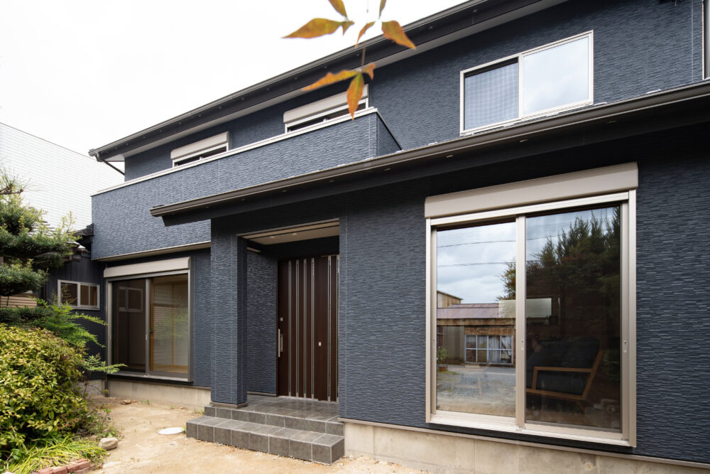 広縁に仏間付二間続きの和室のある2世帯