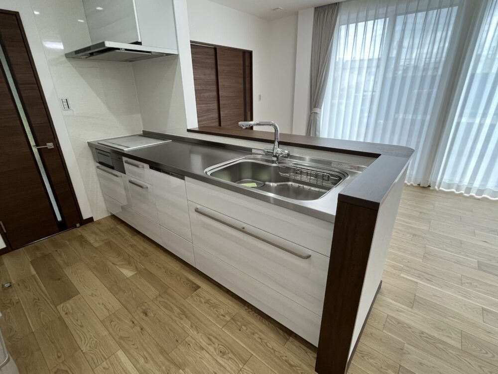 鉄骨造を外部から住宅へ全面リノベーション