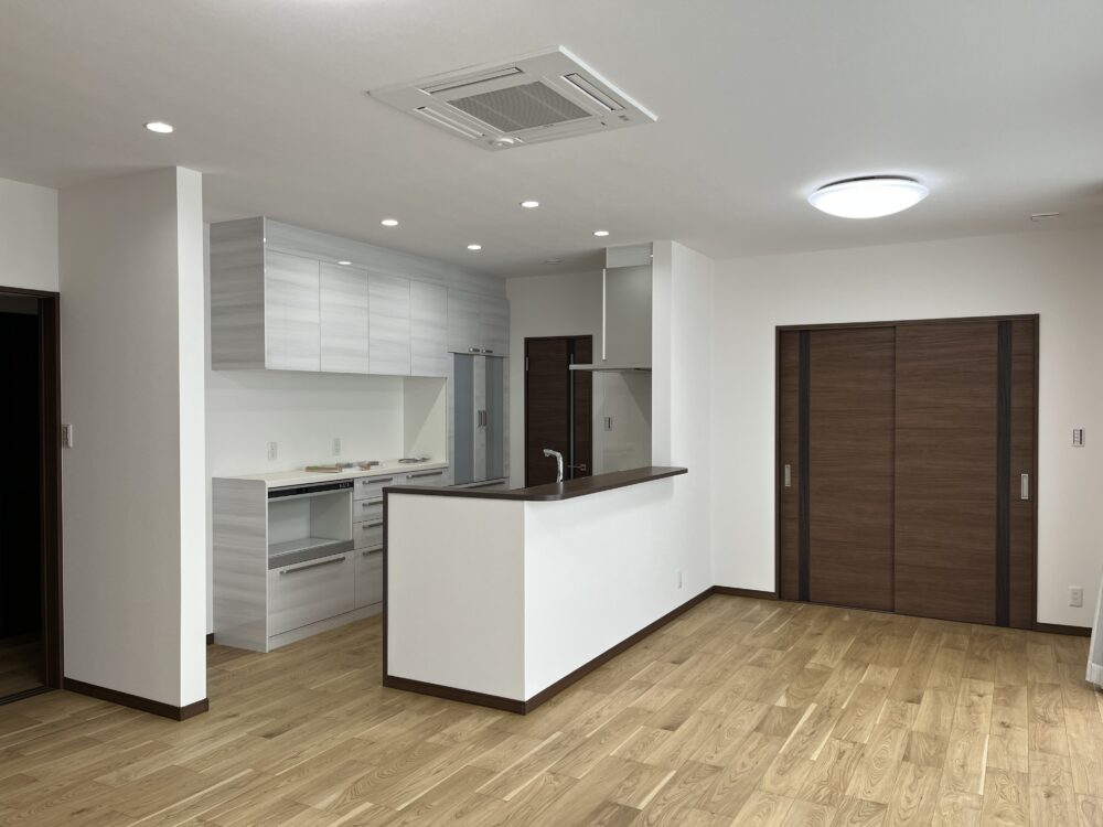 鉄骨造を外部から住宅へ全面リノベーション