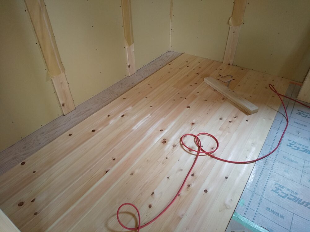 　広い吹抜けが心地いい桧の家【工事完了】