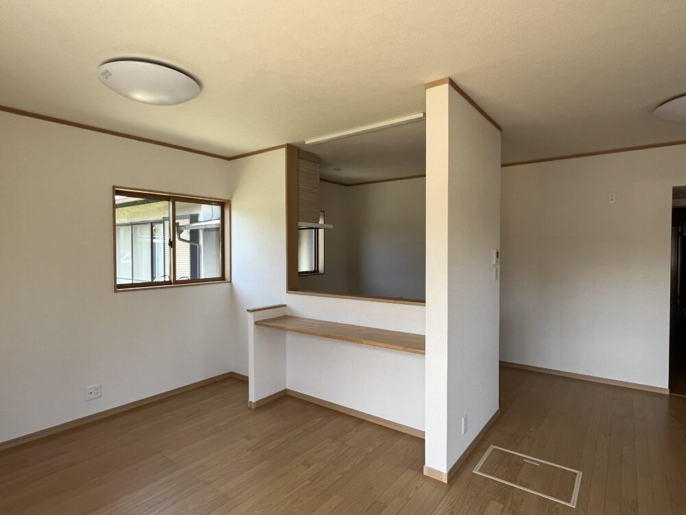 既設母屋の全面改修とデッキ付き平屋のLDK増築