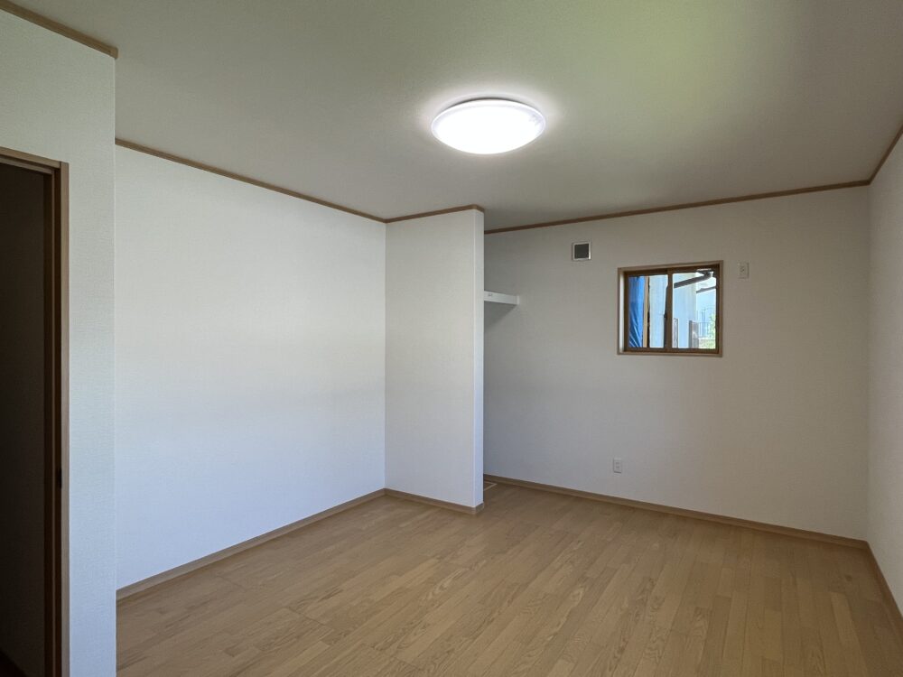 既設母屋の全面改修とデッキ付き平屋のLDK増築