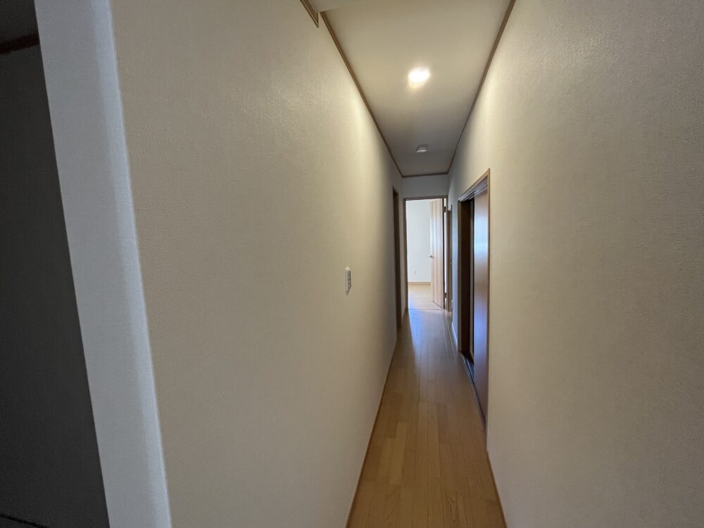 既設母屋の全面改修とデッキ付き平屋のLDK増築