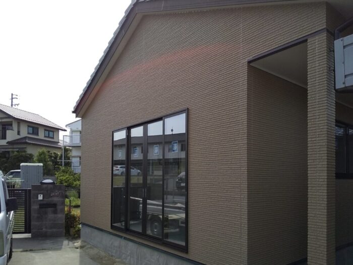 既設母屋の全面改修とデッキ付き平屋のLDK増築