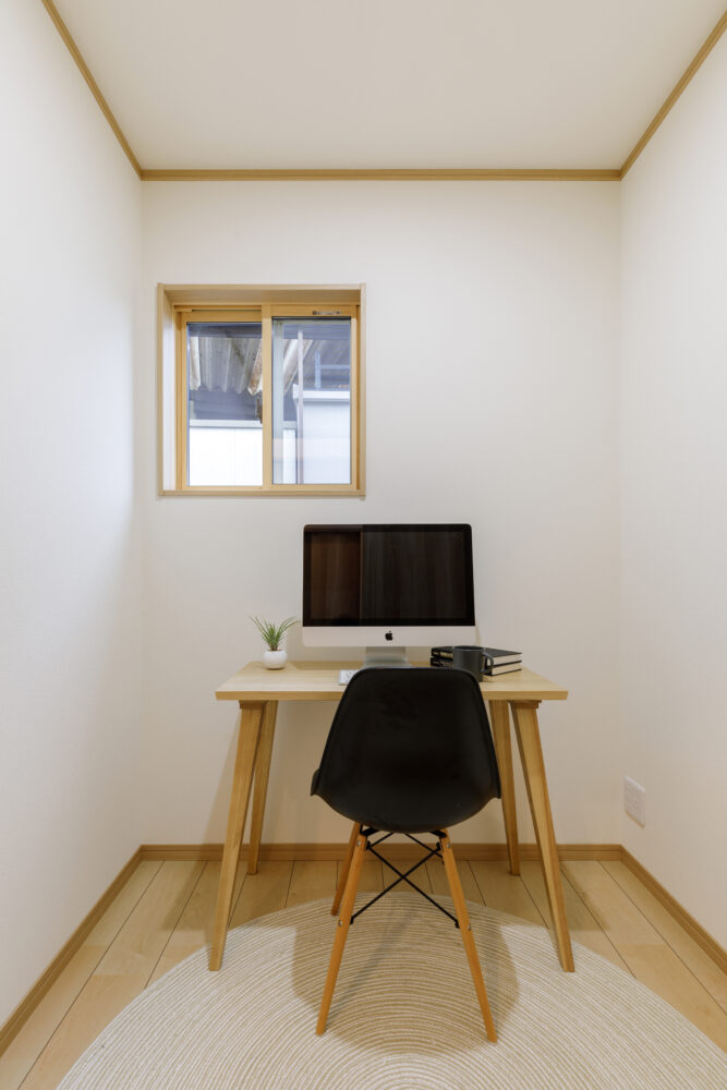 広い縁側に深い屋根と勾配天井の長期優良住宅