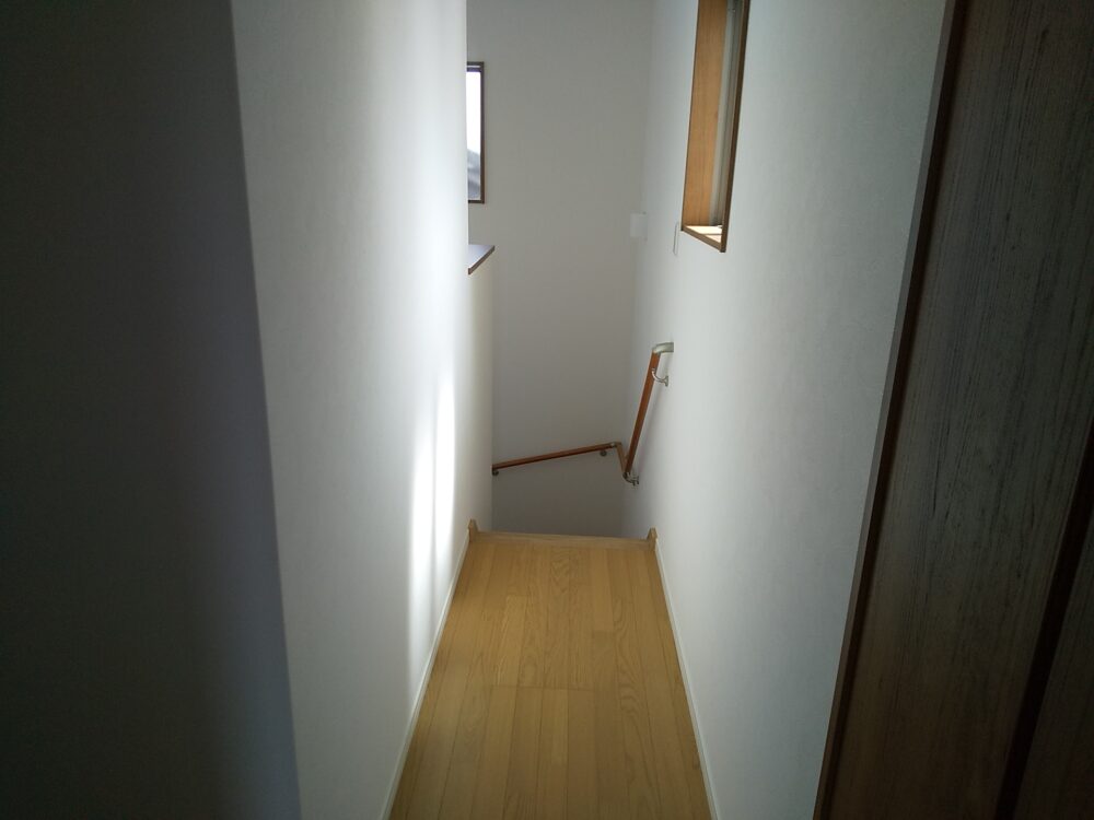 平屋住宅から玄関水廻りを設けて総2階建て住宅へ建替