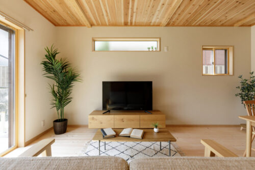 LDKの床と天井を無垢材で仕上げた長期優良住宅