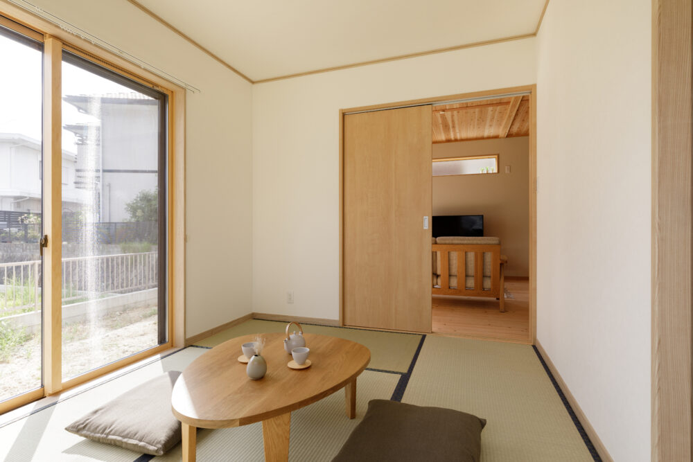 LDKの床と天井を無垢材で仕上げた長期優良住宅