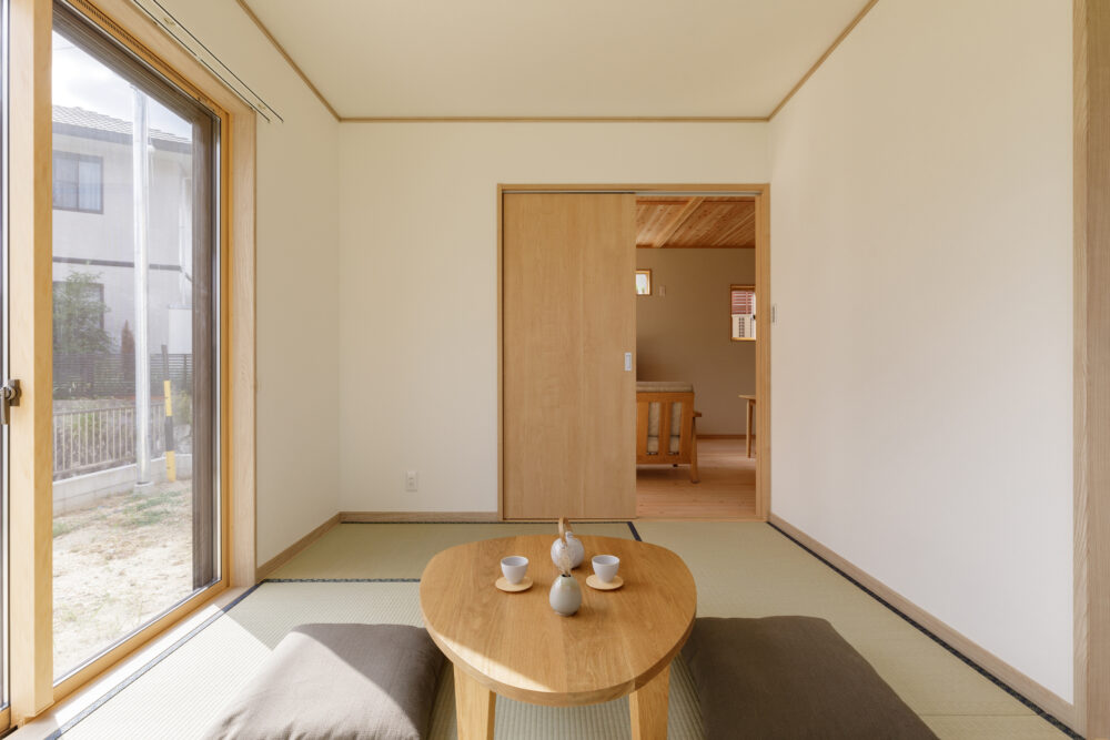 LDKの床と天井を無垢材で仕上げた長期優良住宅