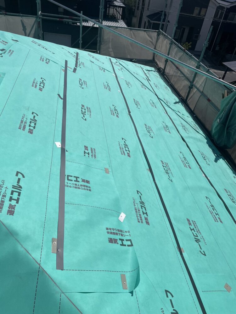 屋根葺き替えと目地コーキング