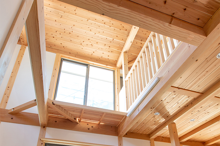 天窓や高窓で明るさを確保