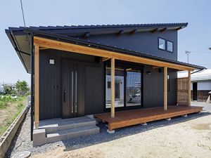 ウッドデッキと外観